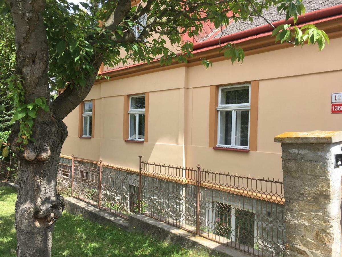 Garden View Apartment Znojmo Luaran gambar