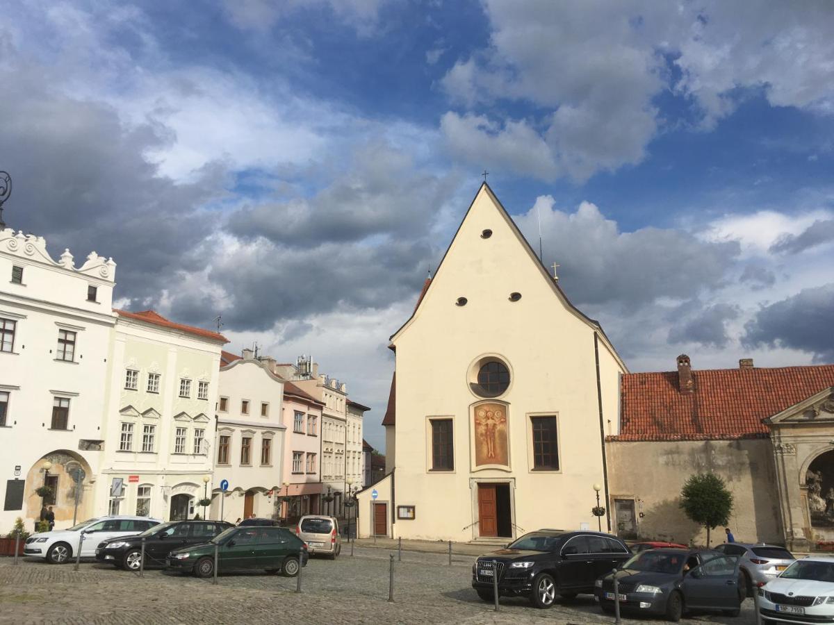 Garden View Apartment Znojmo Luaran gambar
